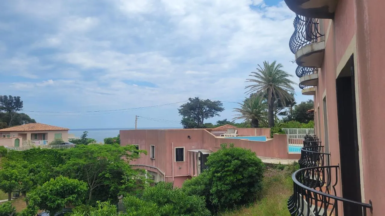 Petit Appartement A 50M A Pied De La Mer Frejus Apartment