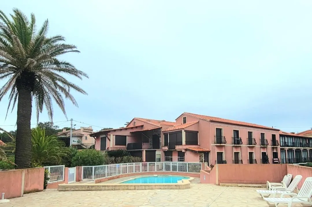 Petit Appartement A 50M A Pied De La Mer Frejus 0*,