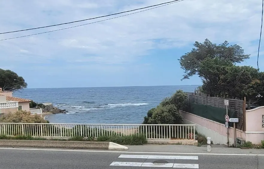 Apartment Petit Appartement A 50M A Pied De La Mer Frejus